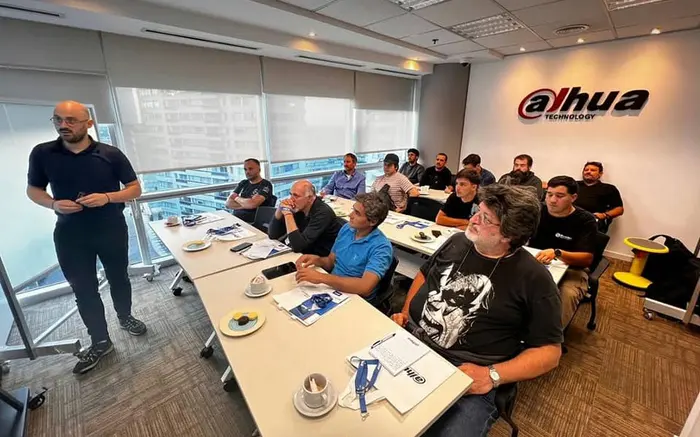Capacitación técnica en las oficinas de Dahua Technology, Buenos Aires.